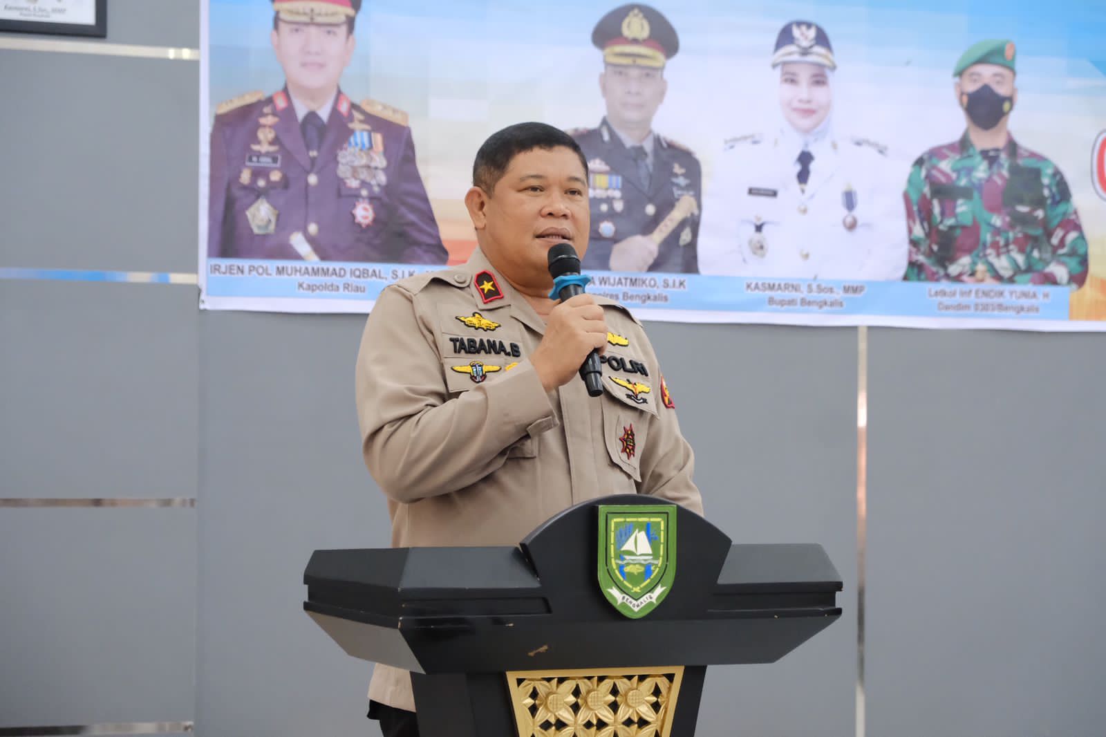 Tinjau Pelaksanaan Vaksinasi Massal di Bengkalis, Wakapolda Riau: Mari Terus Gelorakan Untuk Keselamatan Masyarakat